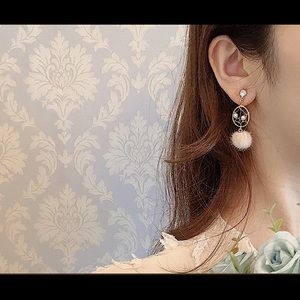 CUTE Pom Pom Mesh Pearl Earrings